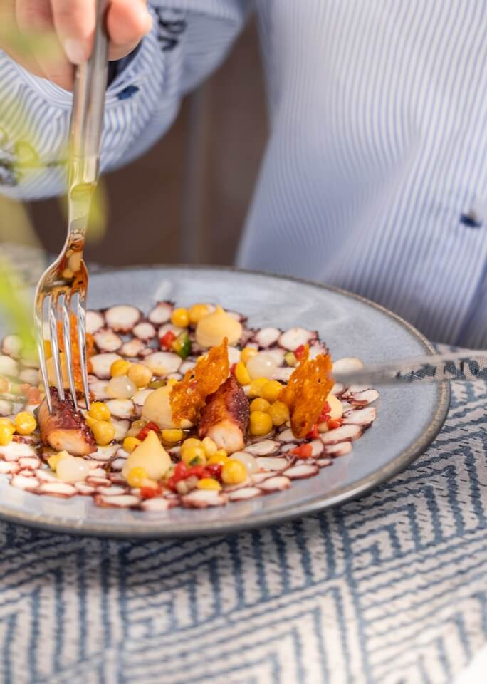 Plat savoureux et soigneusement dressé par le Traiteur de Châtelaine.